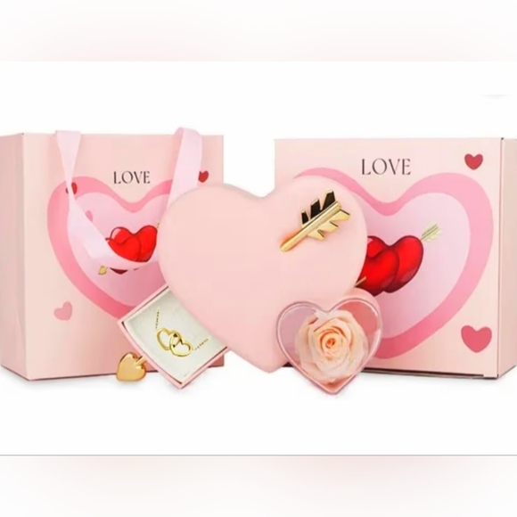 Heart & Arrow Jewelry Case – Eternal Rose & Double Heart Pendant - Picture 5 of 7